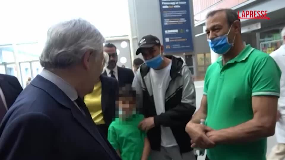 Gaza, bambino palestinese accoglie Tajani con un “Grazie Italia” all’ospedale di Bergamo Gaza, bambino palestinese accoglie Tajani con un “Grazie Italia” all’ospedale di Bergamo