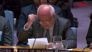 Onu, l’ambasciatore palestinese parla dei bambini uccisi a Gaza e scoppia in lacrime