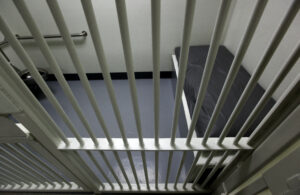 Una cella di un carcere. L'associazione Antigone ha lanciato l'allarme sullo stato dei penitenziari italiani e sui suicidi in cella