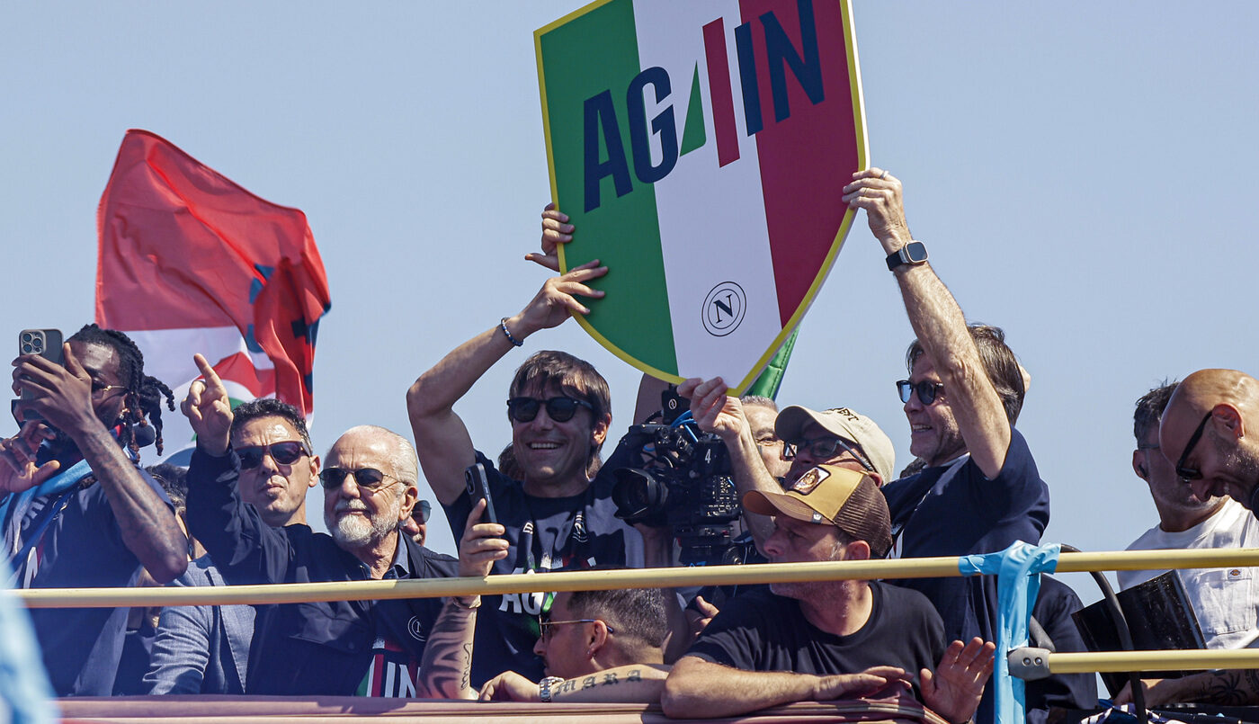 Napoli, De Laurentiis conferma permanenza Conte: “Avanti più forti di prima” Napoli, De Laurentiis conferma permanenza Conte: “Avanti più forti di prima”