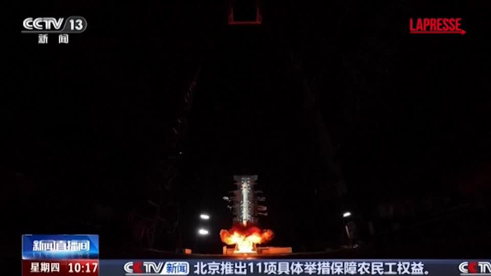 Cina, la sonda Tianwen 2 verso un asteroide: le immagini del lancio Cina, la sonda Tianwen 2 verso un asteroide: le immagini del lancio