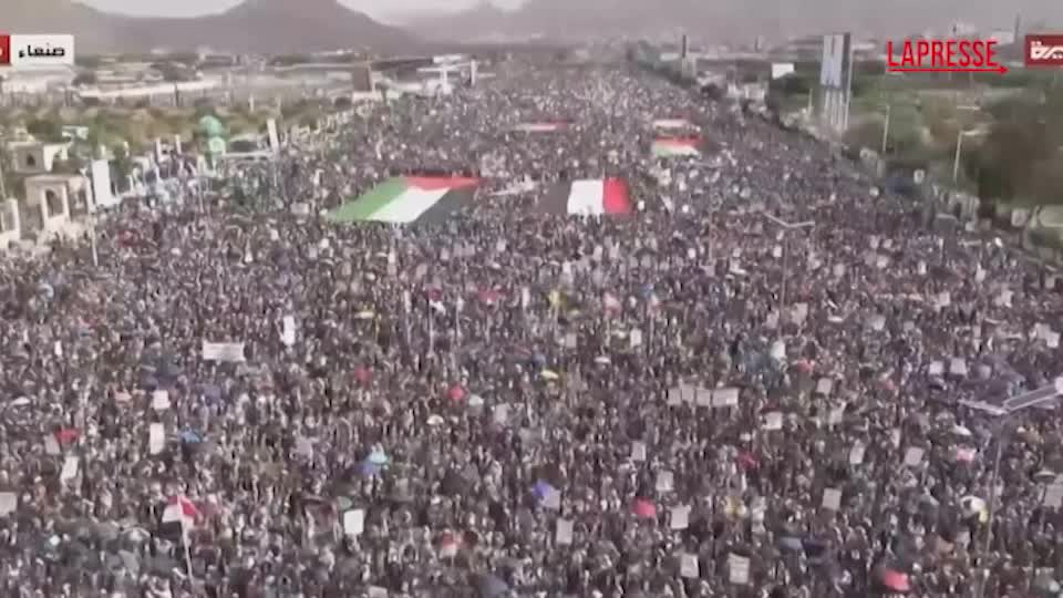 yemen manifestazioni a sanaa per gaza migliaia nelle strade bruciate bandiere israele e usa