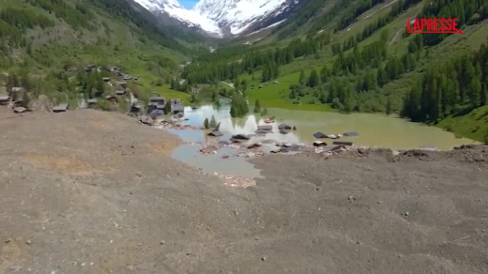 svizzera ghiacciaio frana su un villaggio la devastazione vista dall alto da Lapresse.it svizzera ghiacciaio frana su un villaggio la devastazione vista dall alto