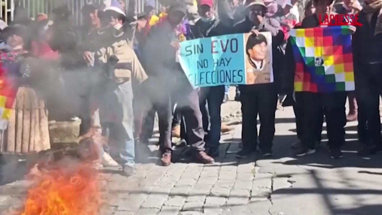 bolivia quarto giorno di proteste scontri tra polizia e sostenitori di evo morales da Lapresse.it bolivia quarto giorno di proteste scontri tra polizia e sostenitori di evo morales