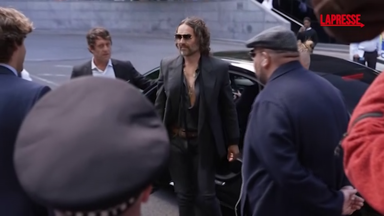 Londra, Russell Brand arriva in tribunale Londra, Russell Brand arriva in tribunale