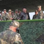 Corea del Nord, Kim Jong Un alle esercitazioni militari: le foto diffuse dal regime