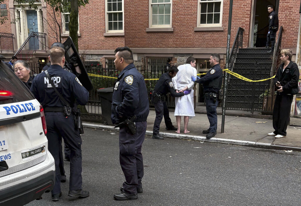 turista italiano sequestrato e torturato a new york indagini su due agenti da Lapresse.it turista italiano sequestrato e torturato a new york indagini su due agenti