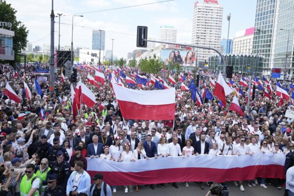 Polonia, europeisti e conservatori testa a testa a ballottaggio presidenziali