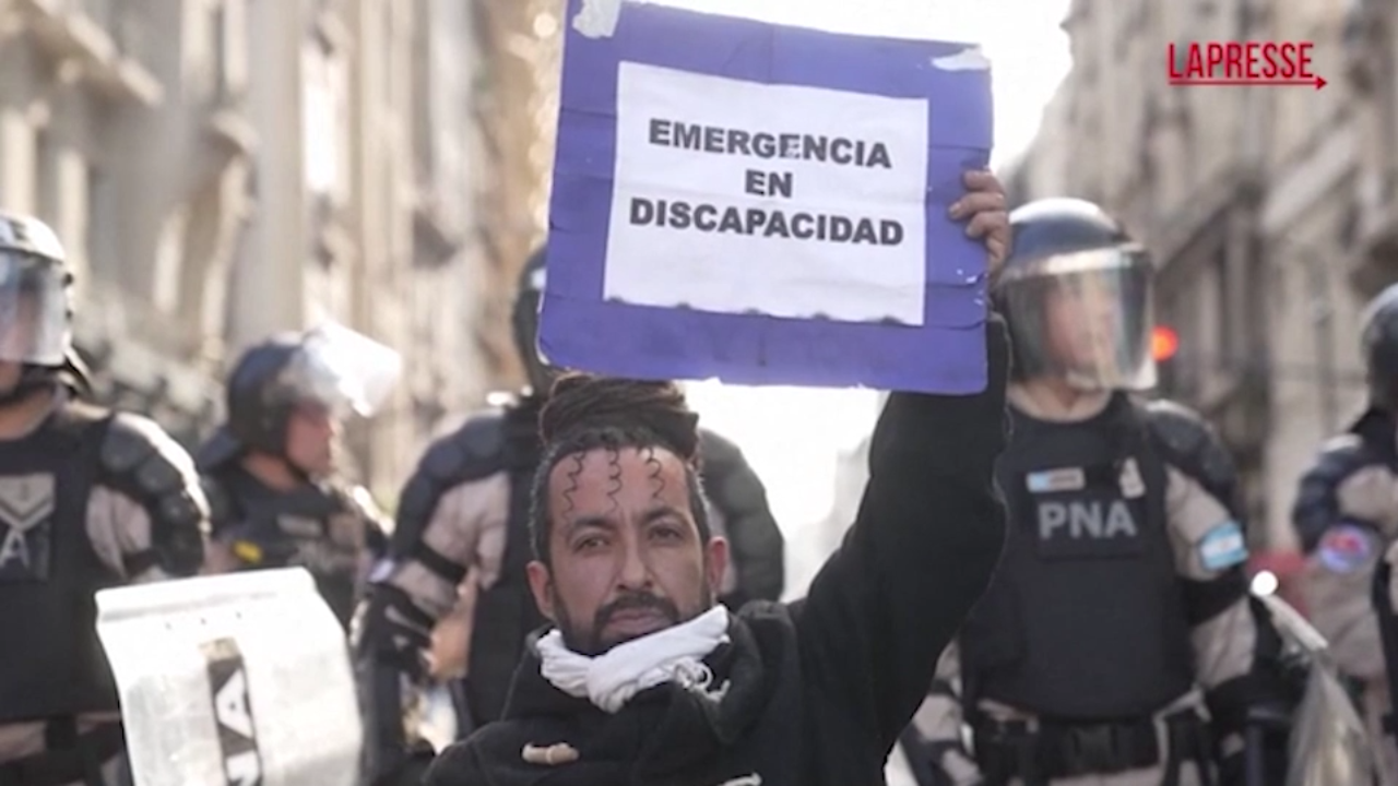 Argentina, il mondo della disabilità contro Milei: “Siamo in crisi, non possiamo più aspettare” Argentina, il mondo della disabilità contro Milei: “Siamo in crisi, non possiamo più aspettare”
