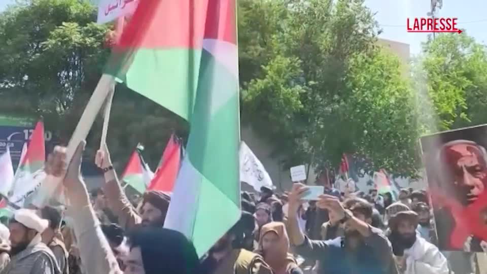 Gaza, centinaia in piazza a Kabul per solidarietà a palestinesi Gaza, centinaia in piazza a Kabul per solidarietà a palestinesi