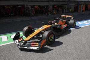 F1, Gp Spagna 2025, pole Piastri davanti a Norris con Hamilton quinto: la griglia di partenza