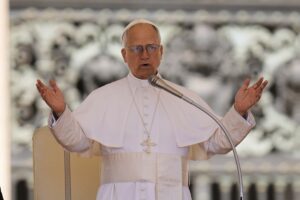 Papa Leone XIV: “Chiesa ferita in umanità ferita, essere credibili per ricostruire”