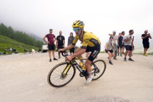 Giro d’Italia 2025, Yates nuova maglia rosa, Harper vince 20esima tappa a Sestriere: ordine d’arrivo e classifica