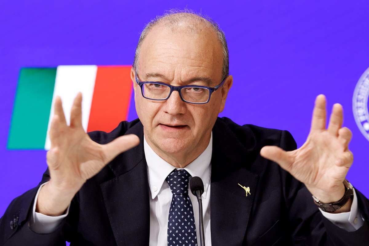 valditara sanzioni a docenti non degni di far parte della scuola da Lapresse.it valditara sanzioni a docenti non degni di far parte della scuola