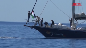 La Freedom Flotilla salpa dalla Sicilia verso Gaza: a bordo un carico di aiuti