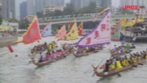 Hong Kong, le immagini della tradizionale gara di Dragon boat