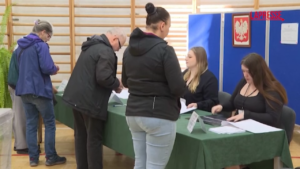 Polonia, urne aperte: al via il ballottaggio per le presidenziali