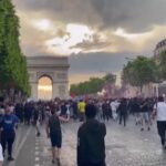 Parigi, il Psg vince la Champions e scoppia il caos: violenza e scontri nella capitale francese
