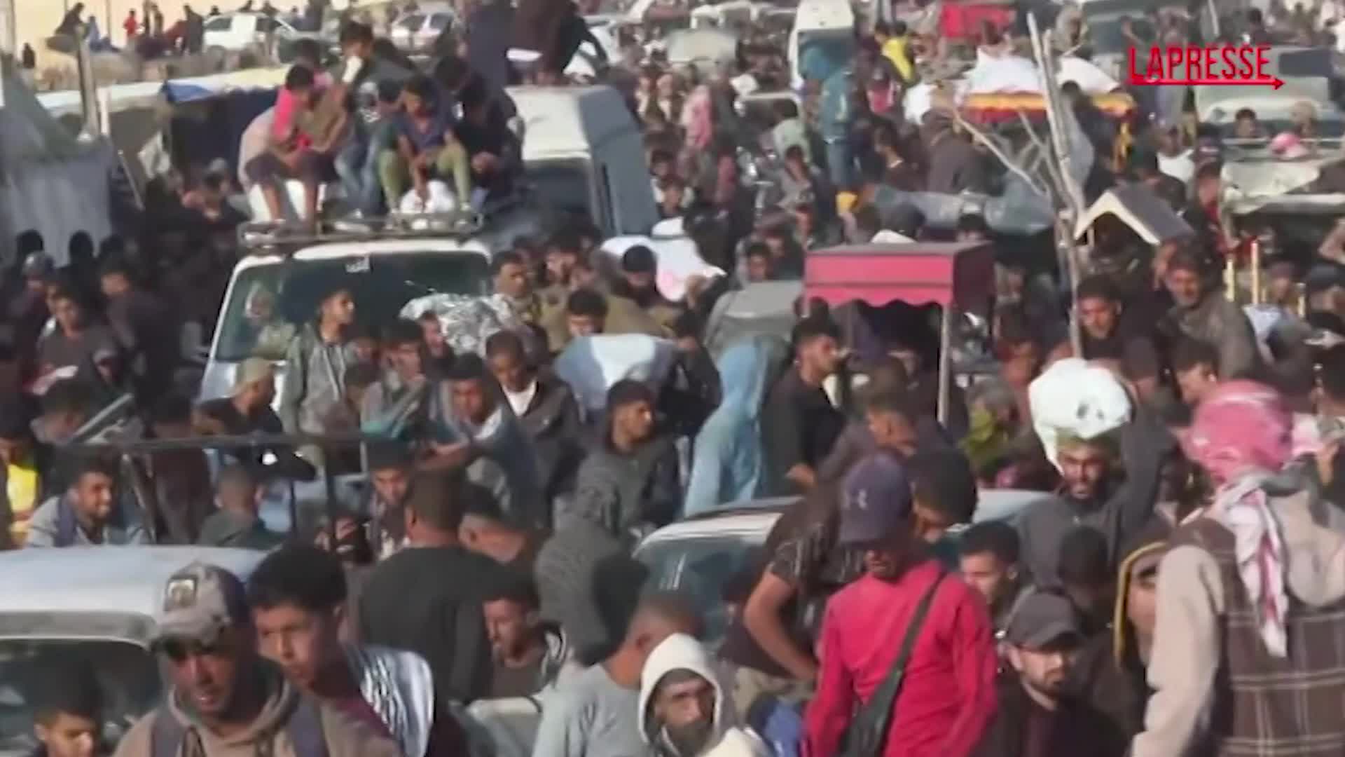 gaza il ritorno dei palestinesi a khan younis dopo il raid di israele da Lapresse.it gaza il ritorno dei palestinesi a khan younis dopo il raid di israele