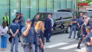 Champions League, Inter rientrata a Milano: volti scuri e pochi tifosi a Malpensa