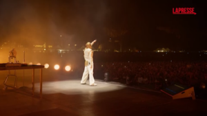 Musica, in 50 mila al concerto di Liberato: le immagini dal Circo Massimo
