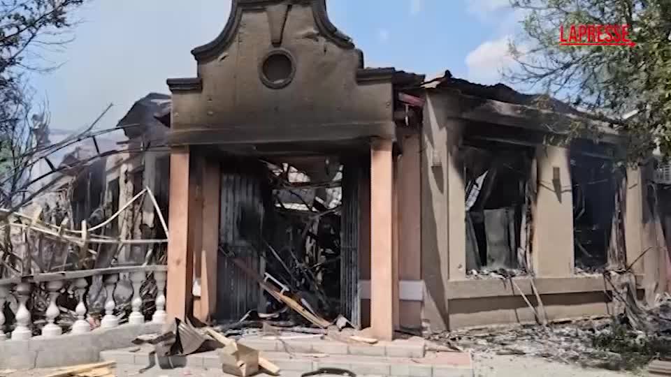 Ucraina, attacco russo su Kherson: il video della città distrutta Ucraina, attacco russo su Kherson: il video della città distrutta