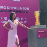 Giro d’Italia 2025, il ‘Trofeo senza fine’ fa il suo ingresso all’ultima tappa