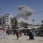 Gaza, 40 palestinesi uccisi mentre andavano a un centro umanitario. Hamas: “Pronti a nuovo round di negoziati”