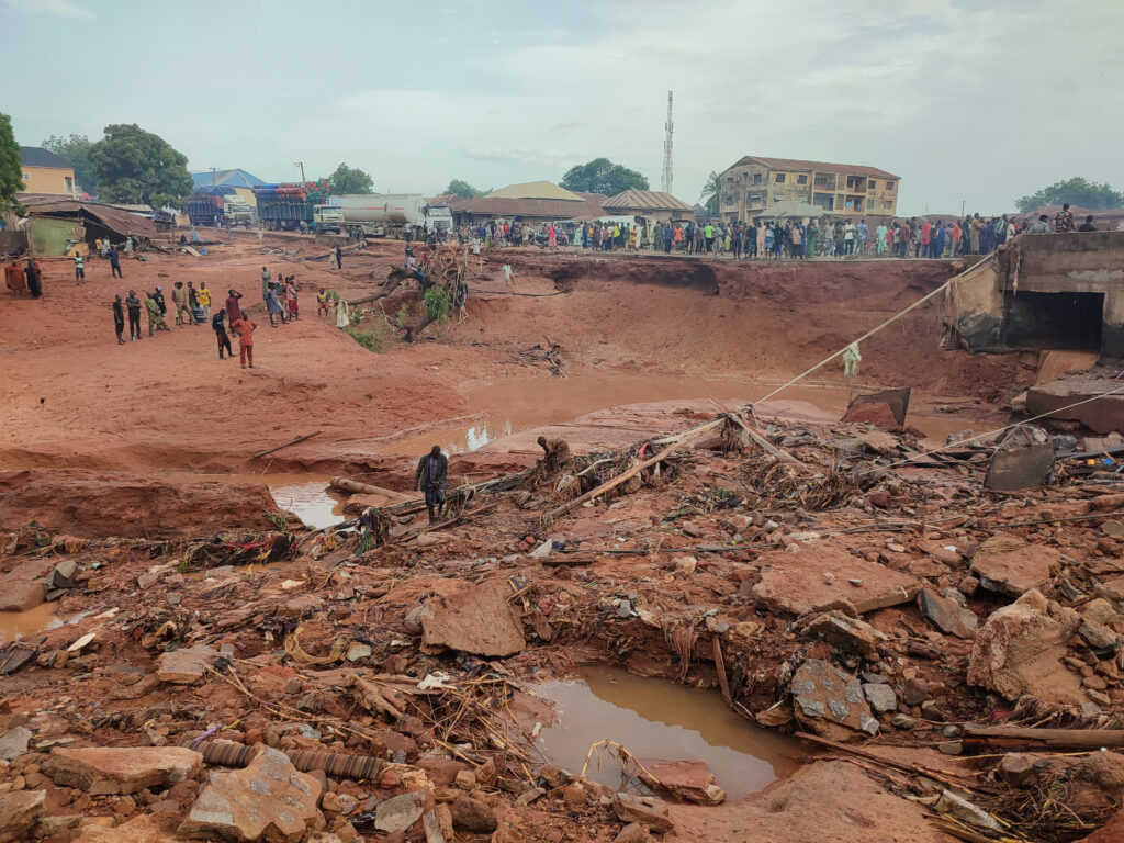 Nigeria, inondazioni devastanti: almeno 200 morti Nigeria, inondazioni devastanti: almeno 200 morti