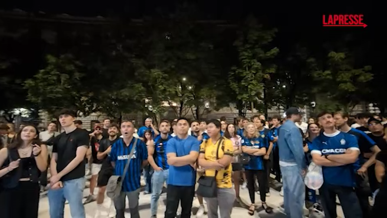 Finale Champions League, la delusione dei tifosi dell’Inter al Castello Sforzesco Finale Champions League, la delusione dei tifosi dell’Inter al Castello Sforzesco