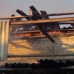 Ucraina, incendi e distruzione a Zaporizhia dopo l’attacco dei droni russi