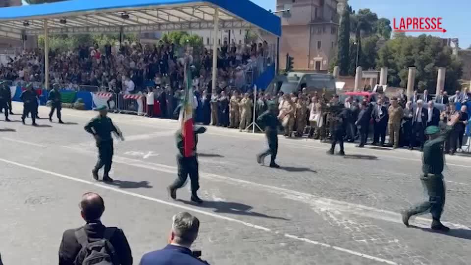 2 giugno, gli Incursori del Comsubin gridano “Decima” 2 giugno, gli Incursori del Comsubin gridano “Decima”