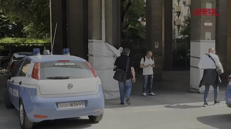 Bologna: due uomini uccisi in casa in modo violento, la polizia sul posto Bologna: due uomini uccisi in casa in modo violento, la polizia sul posto