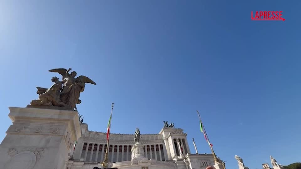 2 giugno: lo spettacolare volo delle Frecce Tricolori 2 giugno: lo spettacolare volo delle Frecce Tricolori