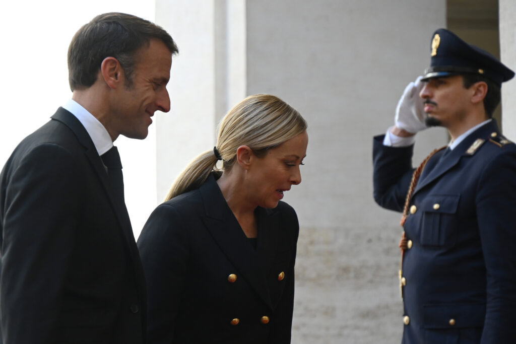 meloni macron domani l incontro a roma eliseo nessun ostracismo verso la premier italiana