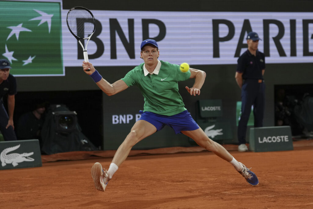 Roland Garros 2025, Sinner batte Rublev in tre set e vola ai quarti Roland Garros 2025, Sinner batte Rublev in tre set e vola ai quarti