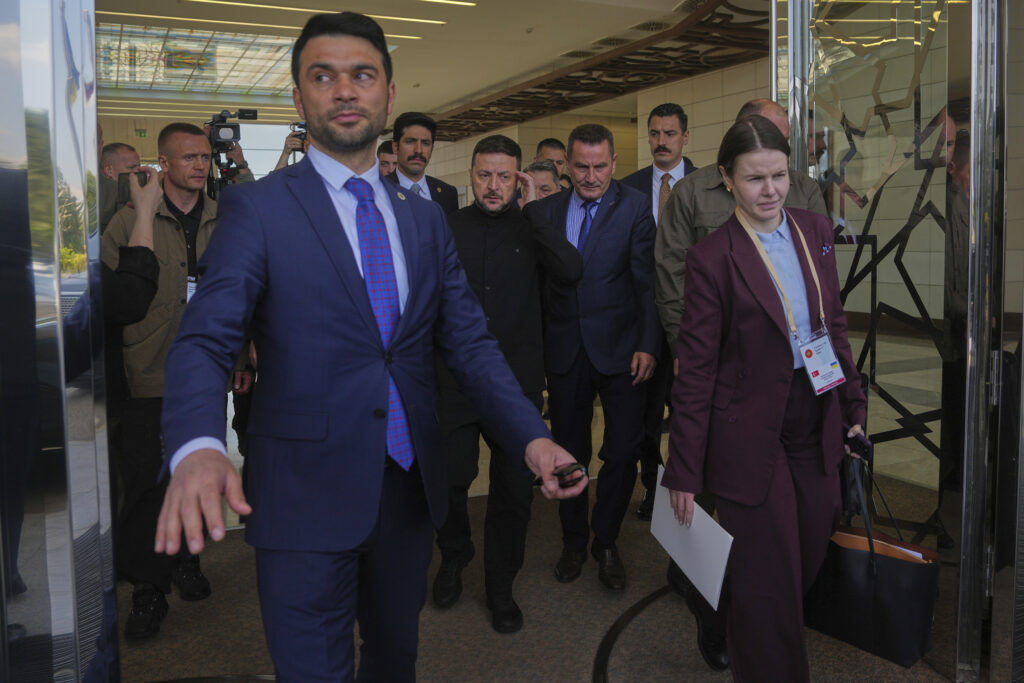 Russia-Ucraina, nuovo round negoziati: Mosca chiede ritiro truppe dalle regioni annesse