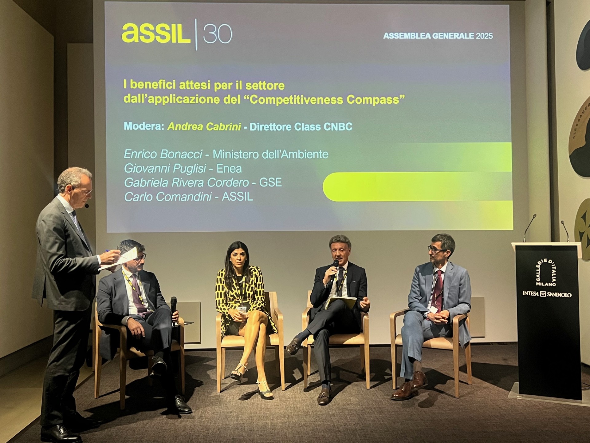 Energia, con illuminazione efficiente risparmio di 30 euro all’anno a persona Energia, con illuminazione efficiente risparmio di 30 euro all’anno a persona