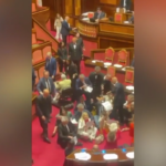 Dl Sicurezza, protesta in Senato: opposizione a terra grida “vergogna”