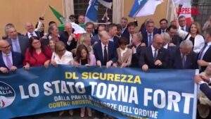 Dl Sicurezza è legge, festa dei senatori FdI: “Lo Stato torna forte”