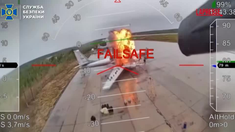 ucraina le immagini dell operazione ragnatela distrutti i bombardieri russi