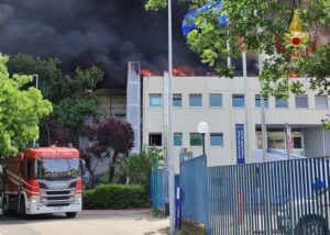 Vigili fuoco viterbo, incendio università Tuscia