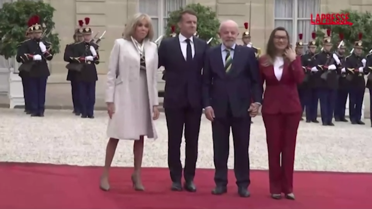 Francia, Macron accoglie Lula da Silva all’Eliseo Francia, Macron accoglie Lula da Silva all’Eliseo