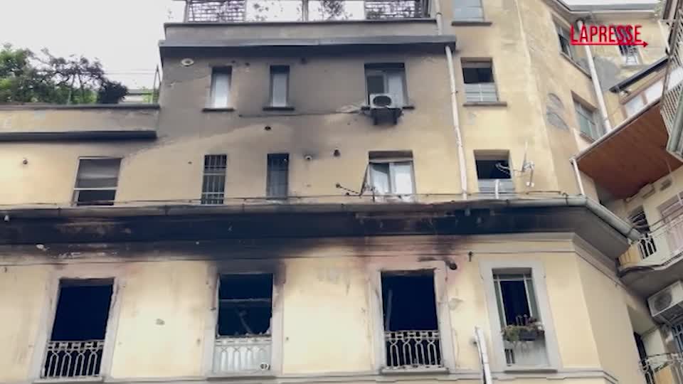 Incendio a Milano, donna si lancia dal quarto piano e muore. Il vicino: “Voleva vendere la casa” Incendio a Milano, donna si lancia dal quarto piano e muore. Il vicino: “Voleva vendere la casa”