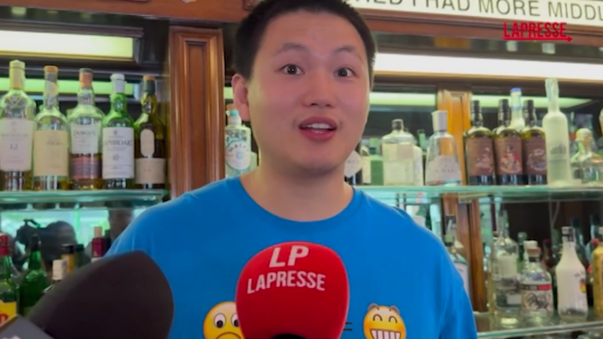 Incendio Milano, il barista sul compagno della donna morta: “È passato da qui verso l’una, ha preso una birra”