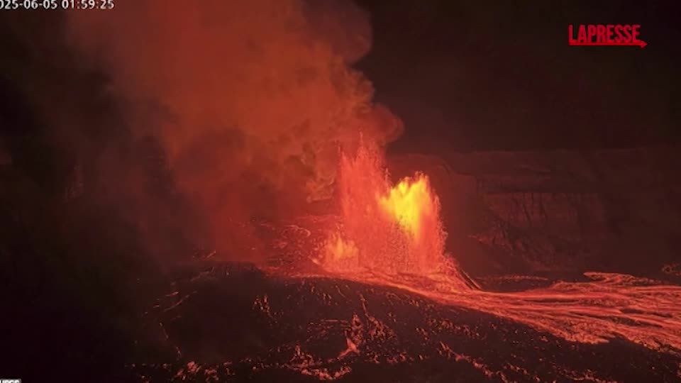 Hawaii, nuova eruzione del vulcano Kilauea: le spettacolari immagini Hawaii, nuova eruzione del vulcano Kilauea: le spettacolari immagini