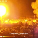 Ucraina, nelle telecamere a circuito chiuso l’attacco dei droni russi a Kharkiv: le immagini