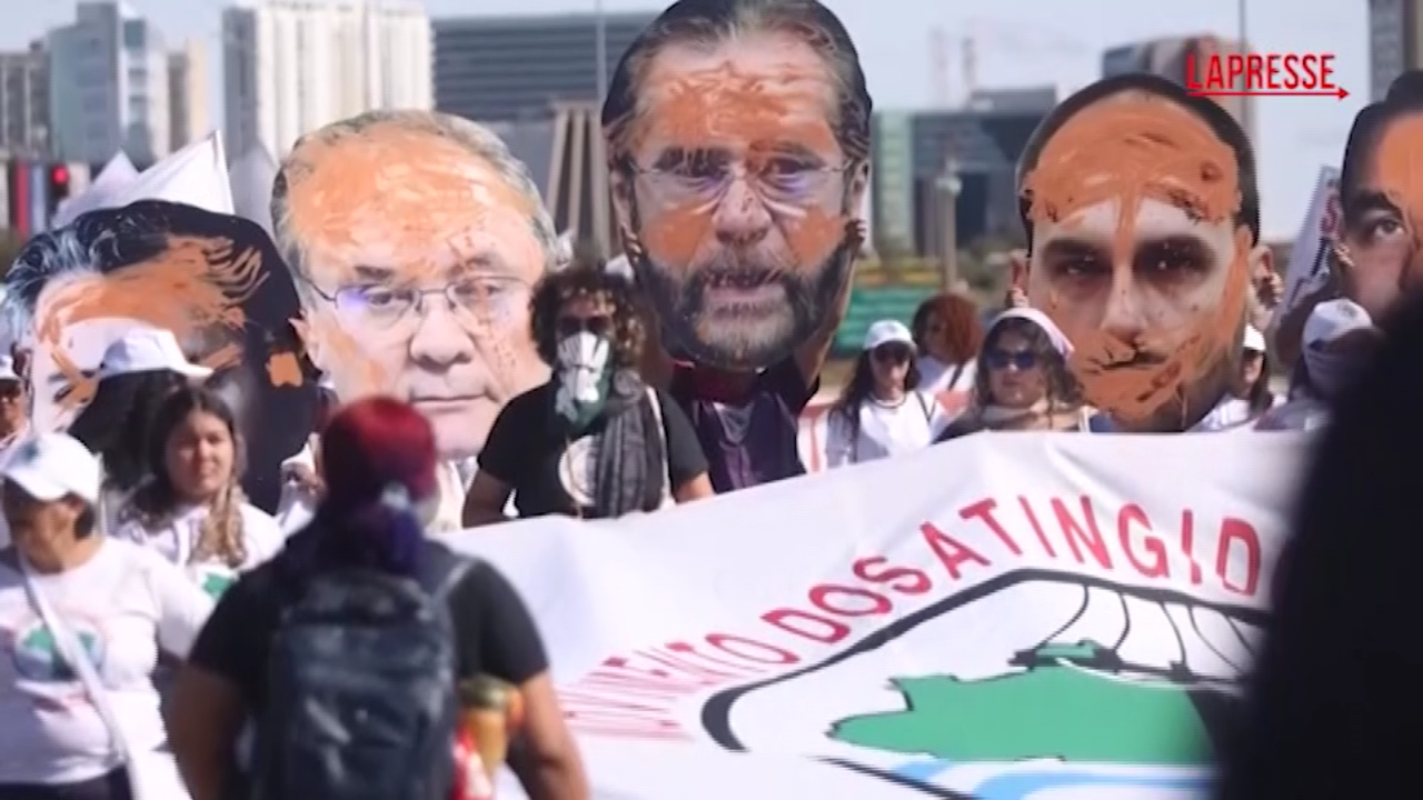 brasilia la protesta per l ambiente contro la legge della devastazione