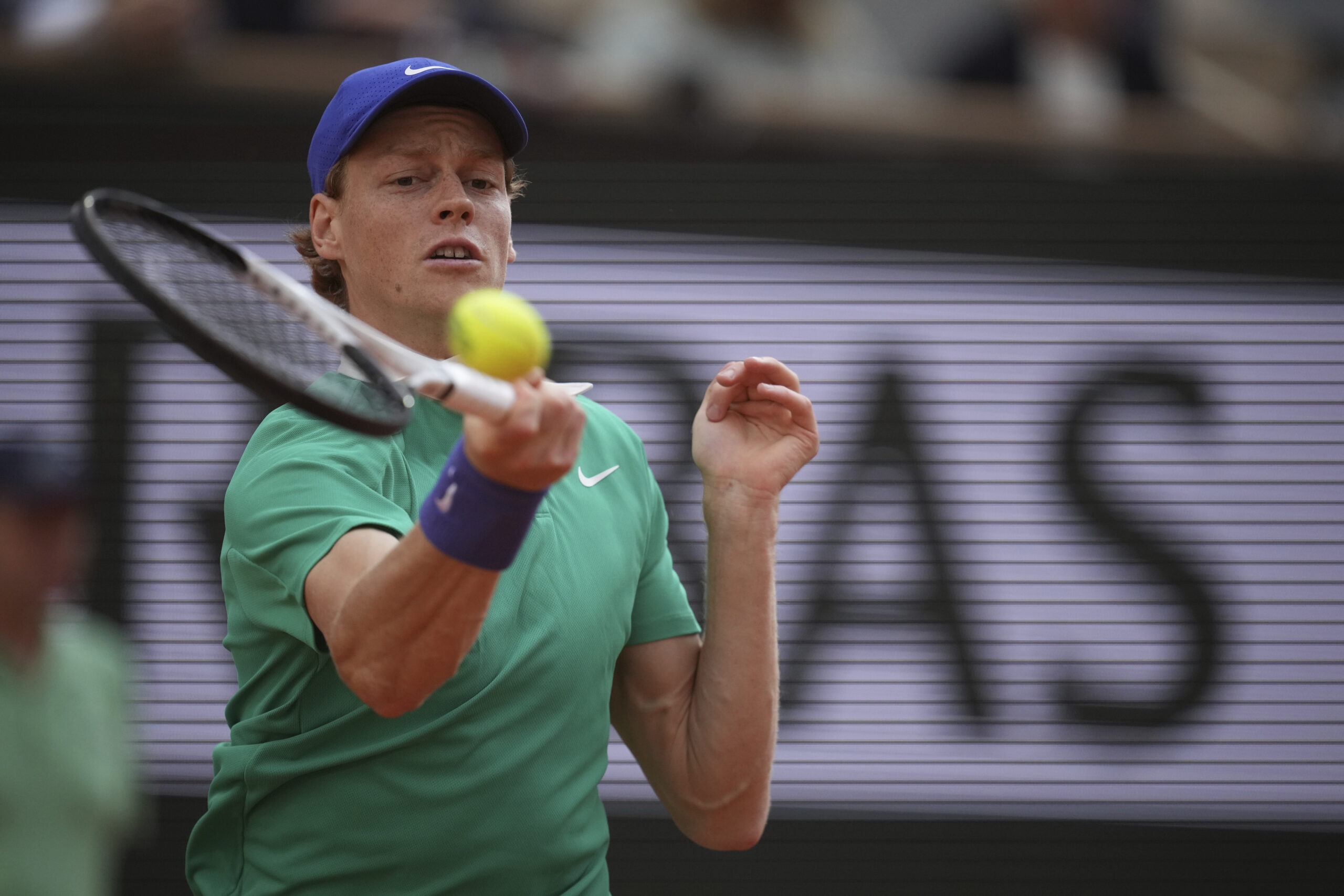 Roland Garros 2025, Sinner batte Djokovic e vola in finale Roland Garros 2025, Sinner batte Djokovic e vola in finale