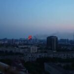 Ucraina, missili e droni russi sui civili a Kiev: le immagini delle macerie